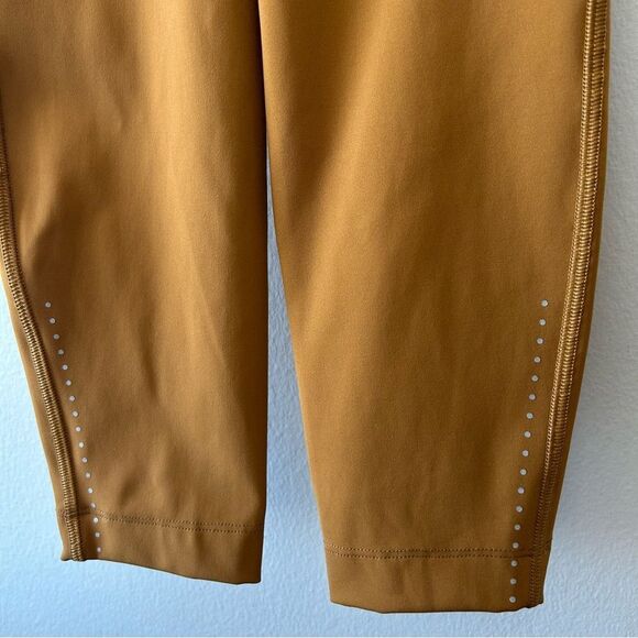 Lululemon Swift Speed High-Rise Tight 28"
Spiced Bronze - Picture 3 of 13